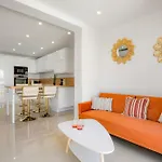 Будинок відпочинку O Soleil Bright With Terrace And Private Parking