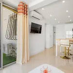 Будинок відпочинку O Soleil Bright With Terrace And Private Parking *