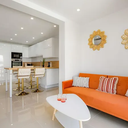 Dom wakacyjny O Soleil Bright With Terrace And Private Parking