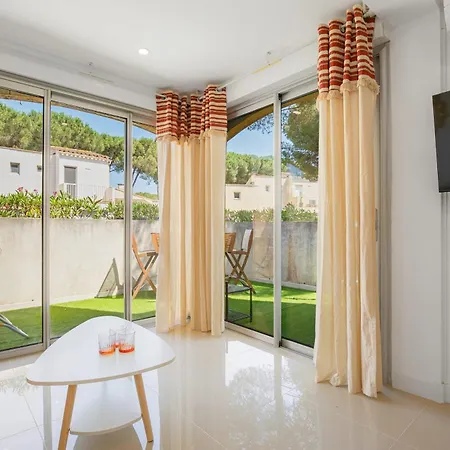 Будинок відпочинку O Soleil Bright With Terrace And Private Parking *