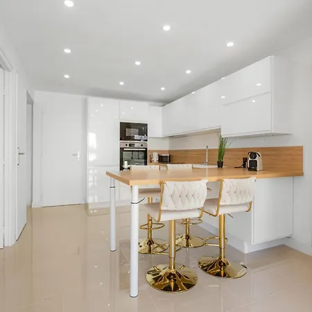 O Soleil Bright With Terrace And Private Parking * Агд