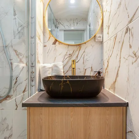 O Soleil Bright With Terrace And Private Parking Будинок відпочинку