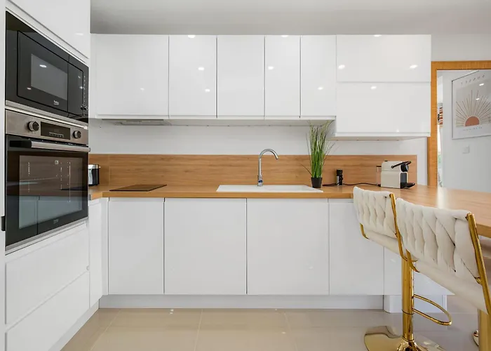 O Soleil Bright With Terrace And Private Parking 度假居 *